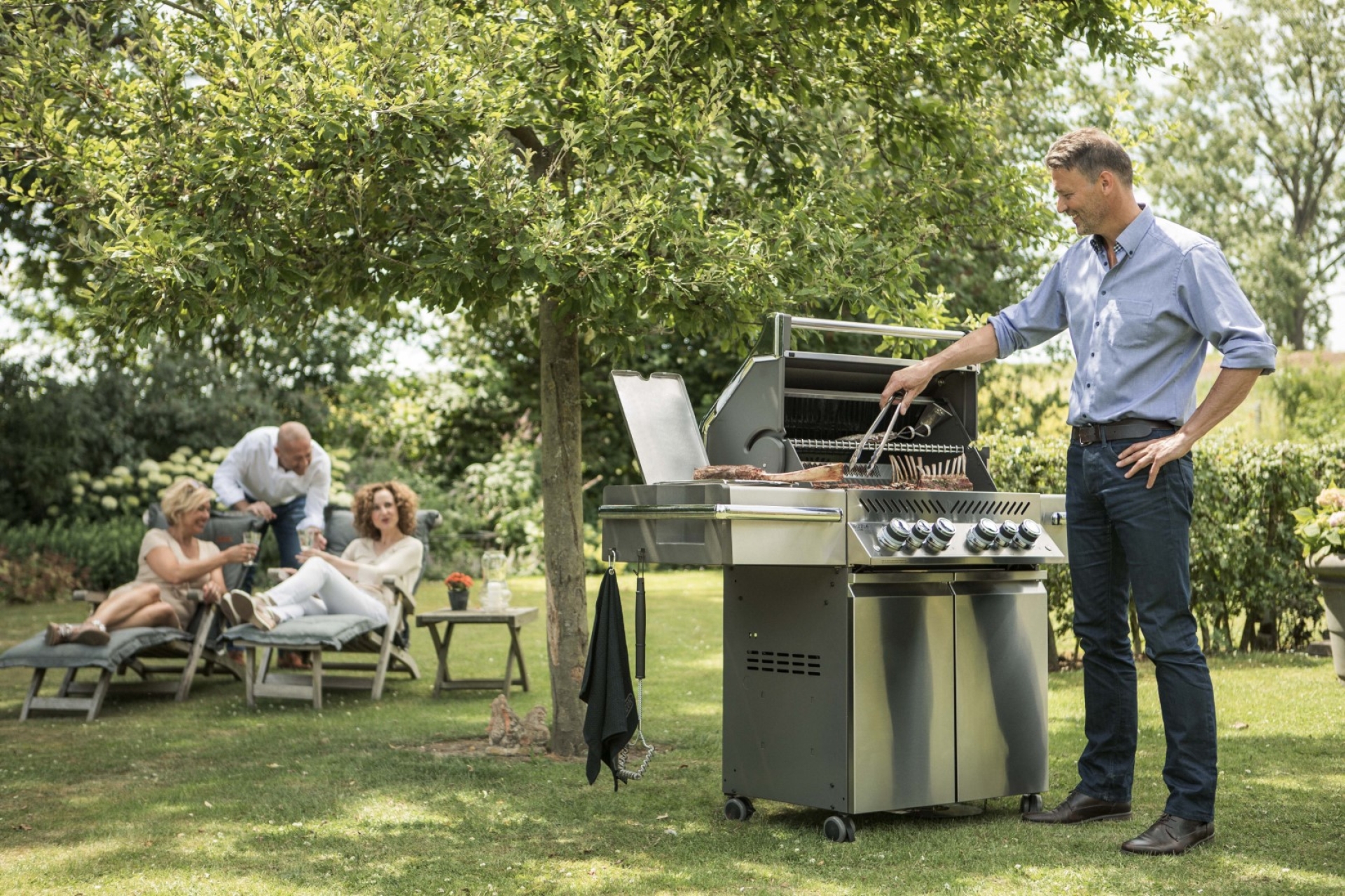 Napoleon Prestige Pro™ 500 in Edelstahl Grillparty